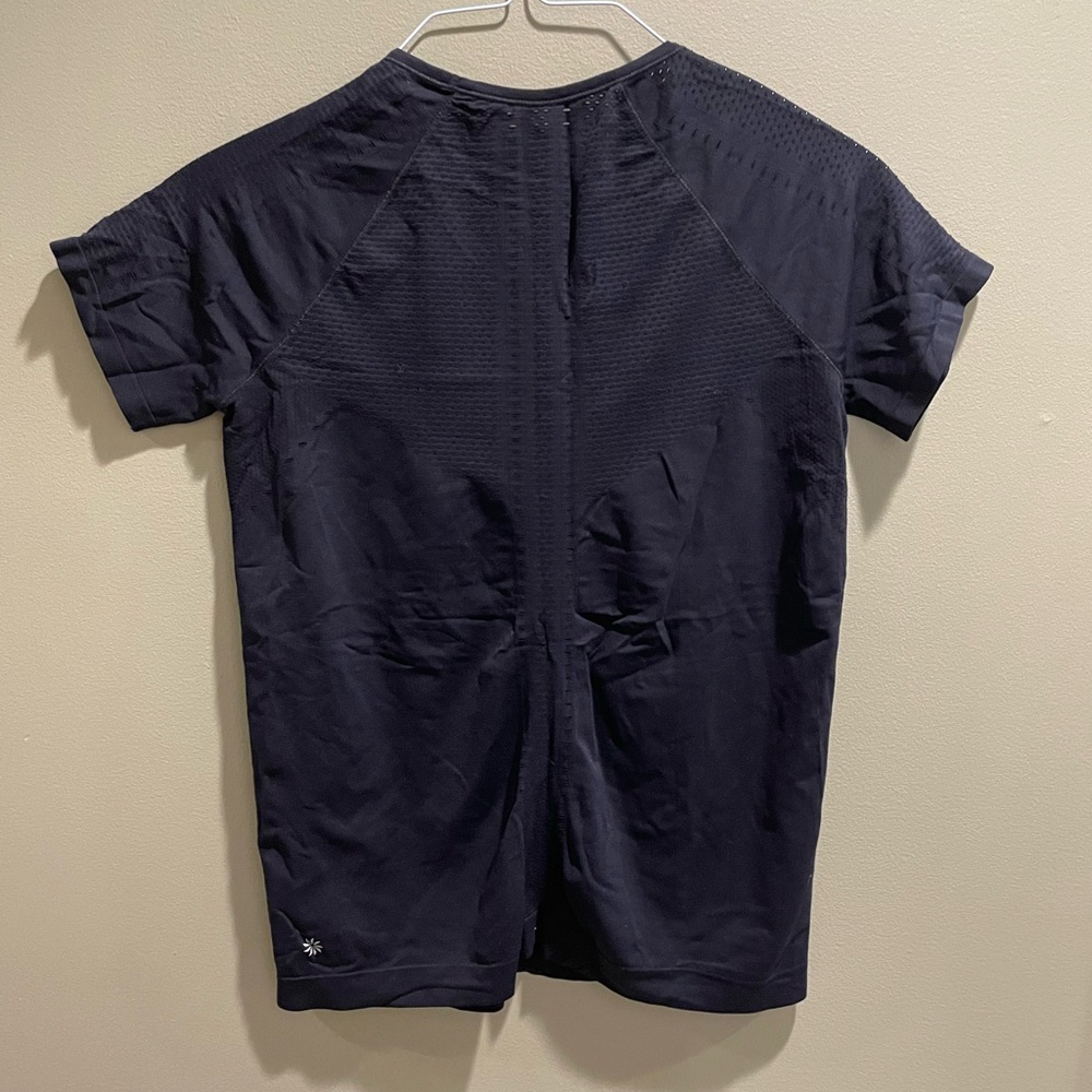 Women's Athleta Black Seamless Short Sleeve Workout Top - Picture 2 of 3